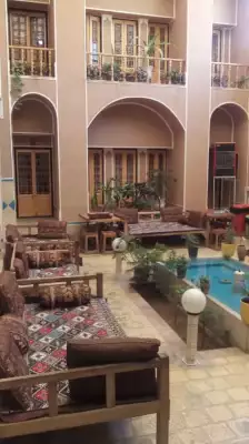اقامتگاه سنتی الماس اتاق چهار تخته یزد