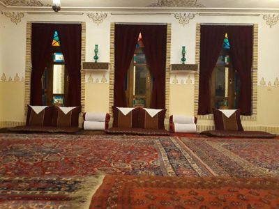اقامتگاه بوم گردی کهندژ رادکان اتاق شاهنشین برای ده نفر (فولبرد) چناران