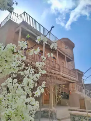 اقامتگاه های بوم گردی بابا علی اتاق برای چهار نفر مشهد