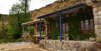 اقامتگاه های بوم گردی رضا پارسیان اتاق پرسیان برای ده نفر آزادشهر