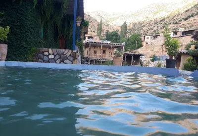 اقامتگاه بوم گردی رضا پارسیان اتاق B برای چهار نفر آزادشهر
