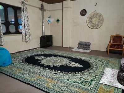 اقامتگاه های بوم گردی افضل روآر اتاق نشیمن برای چهار نفر شیرگاه