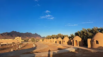 اقامتگاه سنتی مشجری انارک اتاق یورت مستر برای دو نفر نائین