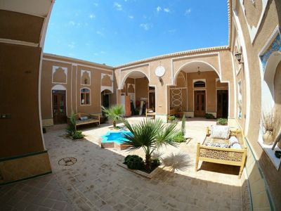 اقامتگاه بوم گردی نگار اتاق سه تخته ورزنه