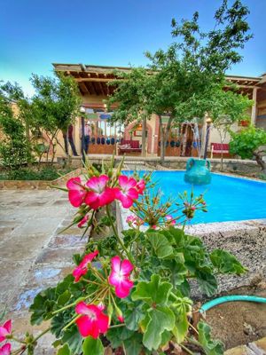 اقامتگاه بوم گردی خورزن اتاق کانکت تیر چوبی برای چهار نفر محلات