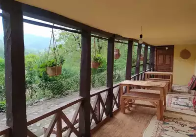 اقامتگاه بوم گردی خوش نشین اتاق انجیلی برای چهار نفر رودبار