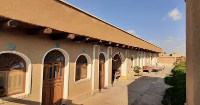 اقامتگاه بوم گردی رویای کویر اتاق کتیب برای سه نفر سرخه