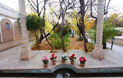 اقامتگاه بوم گردی عمارت نعمت الهی اتاق برای سه نفر ماهان