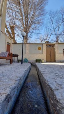 اقامتگاه بوم گردی حاجی خان اتاق دو تخته دبل تفت