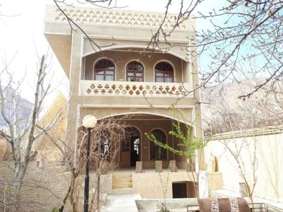 اقامتگاه بوم گردی حاجی خان اتاق چهار تخته تفت