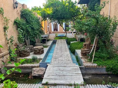 اقامتگاه بوم گردی عمارت دلگشا سوئیت شاه نشین برای شش نفر ماهان