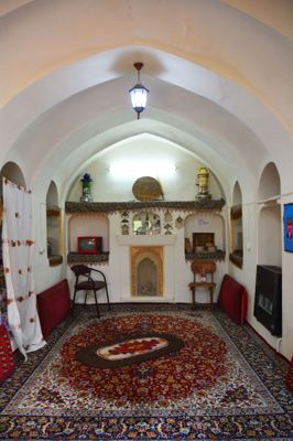 اقامتگاه های بوم گردی عمارت مسین بابا اتاق شاه نشین برای شش نفر سرخه