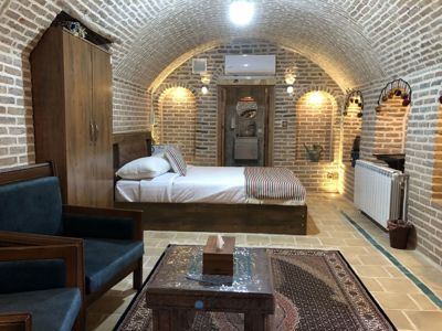 اقامتگاه سنتی نبوی اتاق دو تخته محرابی قزوین