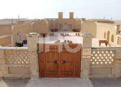 اقامتگاه بوم گردی نمکزار سه قلعه سرایان