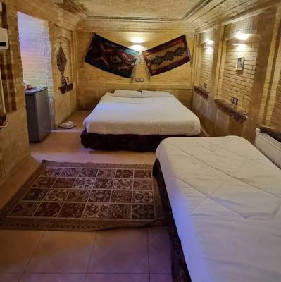 اقامتگاه سنتی گل طاها اتاق سه تخته شیراز
