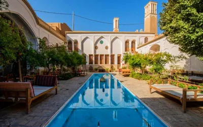 اقامتگاه سنتی احسان اتاق چهار تخته سرداب (واحد 109) کاشان