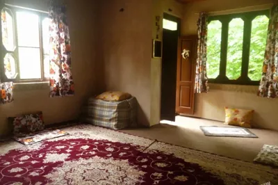اقامتگاه های بوم گردی افضل روآر اتاق بالاکلسی برای چهار نفر شیرگاه