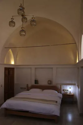 اقامتگاه سنتی عمارت بالابان اتاق دو تخته دبل آشیانه فاخته دارای تراس (131) کاشان