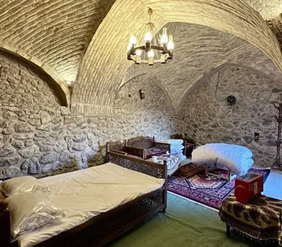 اقامتگاه سنتی مشجری انارک اتاق بزرگ گوشواره کاروانسرا برای شش نفر نائین