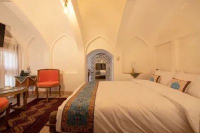 اقامتگاه سنتی عمارت محمودیه اتاق دو تخته دبل بالا خانه طلوع (واحد 215) کاشان
