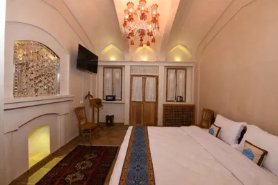 اقامتگاه سنتی عمارت محمودیه اتاق دو تخته دبل زاویه 2 (واحد 216) کاشان