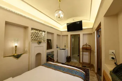 اقامتگاه سنتی عمارت محمودیه اتاق دو تخته دبل گوشواره نقره (واحد 212) کاشان