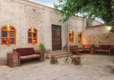اقامتگاه سنتی عمارت خورشید پردیسان اتاق شماره 2 برای سه نفر درگز
