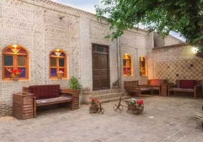 اقامتگاه سنتی عمارت خورشید پردیسان اتاق شماره 4 برای سه نفر درگز