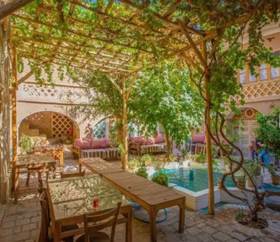 اقامتگاه های بوم گردی نقلی اتاق امردادگان برای سه نفر کاشان