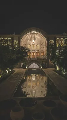 اقامتگاه سنتی منوچهری سوئیت شش تخته با وان سنگی زیرزمین کاشان