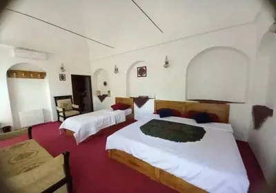 اقامتگاه سنتی کلیاس اتاق سه دری برای سه نفر کرمان