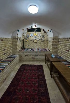 اقامتگاه بوم گردی پایو اتاق نمکزار برای سه نفر خور و بیابانک