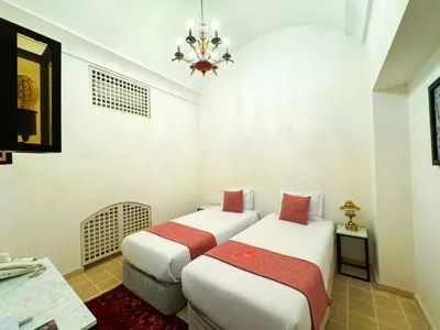 اقامتگاه سنتی زاویه اتاق دو تخته کاشان