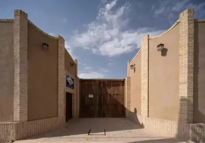 اقامتگاه سنتی عمارت قجری اتاق چهار تخته اختر ابرکوه