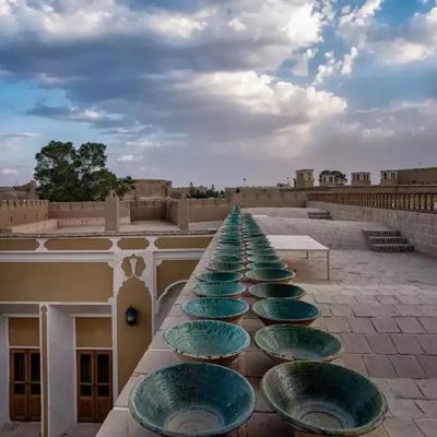 اقامتگاه سنتی عمارت قجری اتاق سه تخته VIP نوردخت ابرکوه