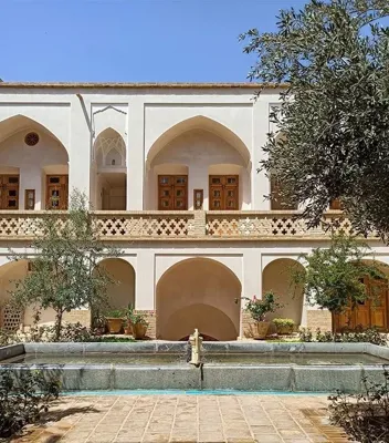 اقامتگاه سنتی سپنج اتاق دو تخته کاهگلی روزنه (همکف) کاشان
