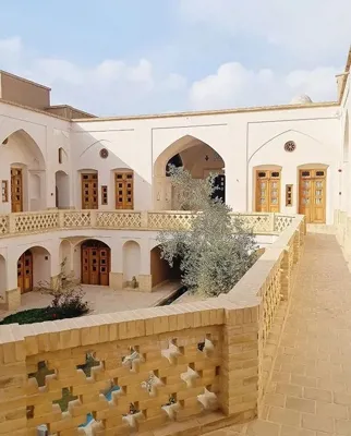 اقامتگاه سنتی سپنج اتاق دو تخته کاهگلی روزنه (همکف) کاشان