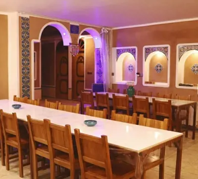 اقامتگاه بوم گردی نگار اتاق پنج تخته ورزنه