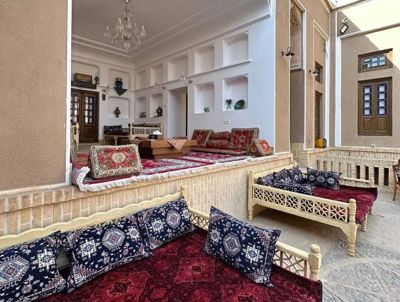 اقامتگاه بوم گردی خانه حقیقت اتاق سه تخته یزد