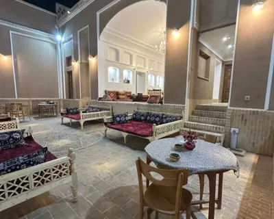 اقامتگاه بوم گردی خانه حقیقت اتاق دو تخته دبل vip یزد