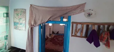 اقامتگاه بوم گردی حاج عطا اتاق کف خواب شقایق برای پنج نفر تربت حیدریه