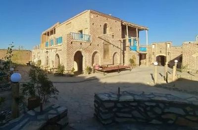 اقامتگاه بوم گردی خان قالان اتاق چیچک دو تخته همدان