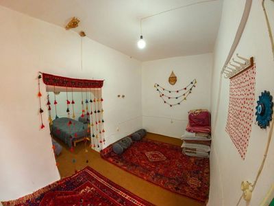 اقامتگاه های بوم گردی تاک بادبر اتاق آنا سه تخته بوانات