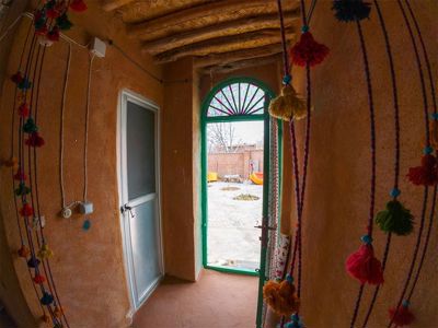 اقامتگاه های بوم گردی تاک بادبر اتاق آذر دو تخته (مستر) بوانات