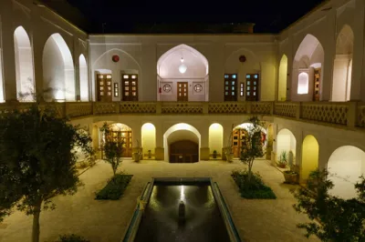 اقامتگاه سنتی سپنج اتاق دو تخته ایوان (همکف) کاشان