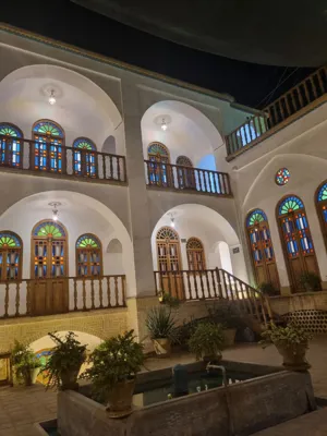 اقامتگاه سنتی گیواک اتاق دو تخته دبل دیانا کاشان