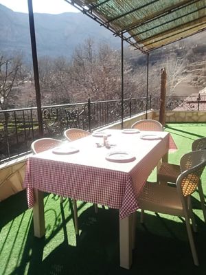 اقامتگاه سنتی شاهان اتاق سه تخته چناران