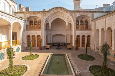 اقامتگاه سنتی عمارت آقاحسینی کاشان