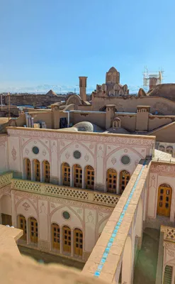 اقامتگاه سنتی عمارت آقاحسینی اتاق دو تخته دبل پنج دری 105 کاشان