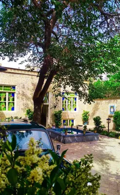 اقامتگاه سنتی ملک التجار اتاق دو تخته دبل آینه مشهد